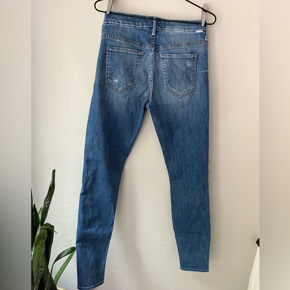 MOTHER REVOLVE HIGH WAISTED LOOKER JEANS IN HIGH FIVE 27 - Picture 4 of 5